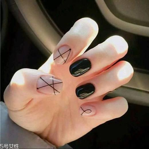 美甲图片2022新款式纯色跳色 简约又时尚