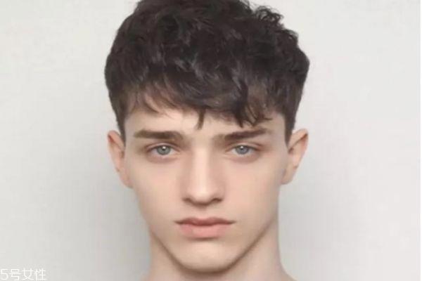 严重m字额留什么发型 男士严重m字额发型大全