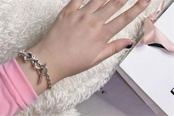 潘多拉心意交织手链多少钱 潘多拉心意交织手链偏小吗