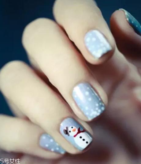 最新圣诞美甲图片2018 8款超应景的圣诞美甲