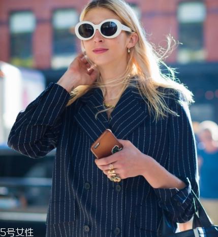 太阳镜腿紧了怎么调整？太阳镜腿紧了怎么办？