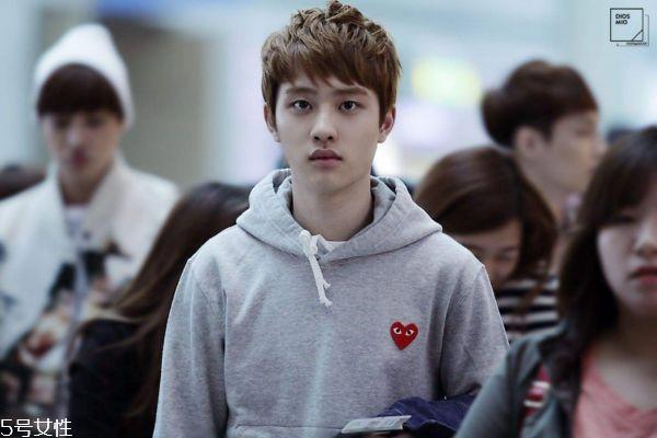 男生可以烫什么发型 男生流行烫发