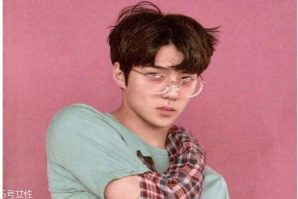 男生可以烫什么发型 男生流行烫发