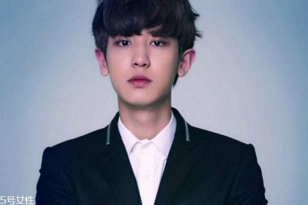 男生可以烫什么发型 男生流行烫发