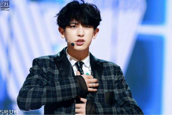 男生可以烫什么发型 男生流行烫发