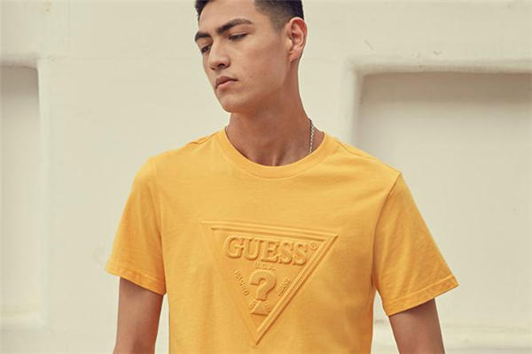 男生穿什么颜色t恤好看 男生t恤穿搭图片