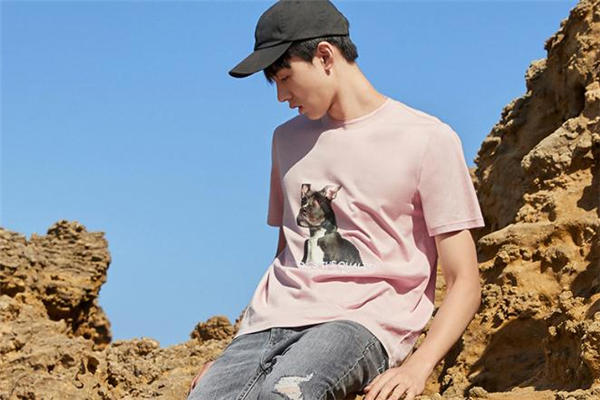 男生穿什么颜色t恤好看 男生t恤穿搭图片