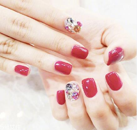 2018最新气质美甲图片红色系推荐 年轻女生红色系美甲图片