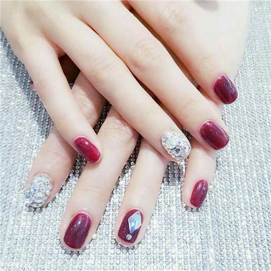 2018最新气质美甲图片红色系推荐 年轻女生红色系美甲图片