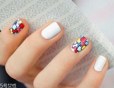 夏季美甲图片2018款式 韩国范显手白的美甲颜色图片