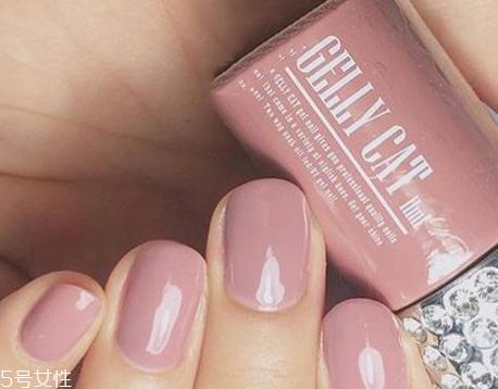 夏季美甲图片2018款式 韩国范显手白的美甲颜色图片