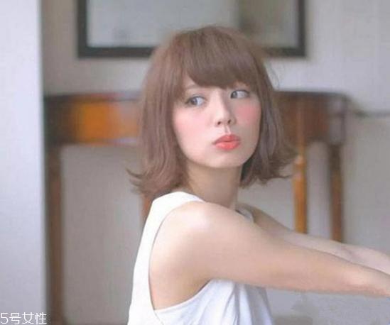 2018中短发最新发型 韩式丸子头的扎法