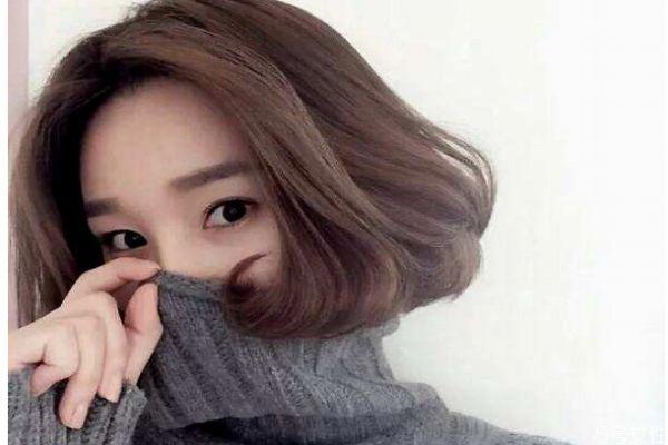 女生烫什么头发好看呢 应该怎么选择烫的发型呢
