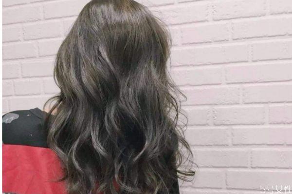 女生烫什么头发好看呢 应该怎么选择烫的发型呢