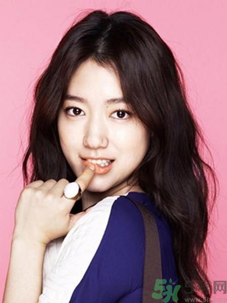 齐刘海中分适合什么脸型？齐刘海中分怎么扎好看？