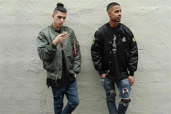 男生穿什么运动夹克好看 男生运动夹克搭配图片
