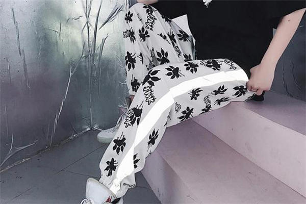 男生穿什么运动裤好看 今年流行什么样的男士运动裤