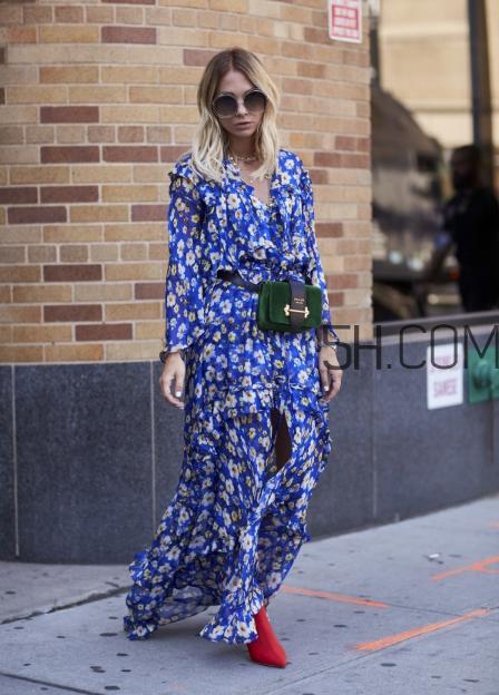 碎花连衣裙怎么搭配？碎花连衣裙搭配图片