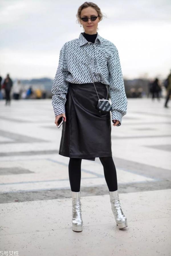 小高领如何搭配外套 高领衫怎么搭配衣服