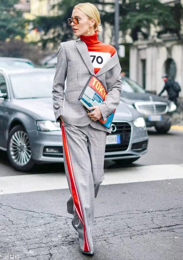 小高领如何搭配外套 高领衫怎么搭配衣服