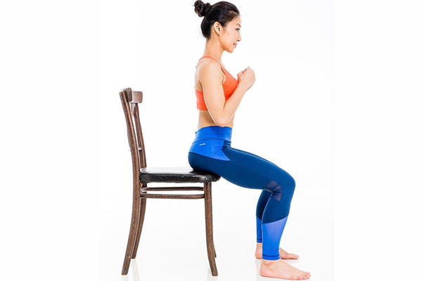 腰部怎么快速减肥 3个缩腰动作瘦成葫芦腰