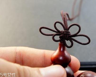 手链上的中国结怎么编？手链上的中国结编法教程