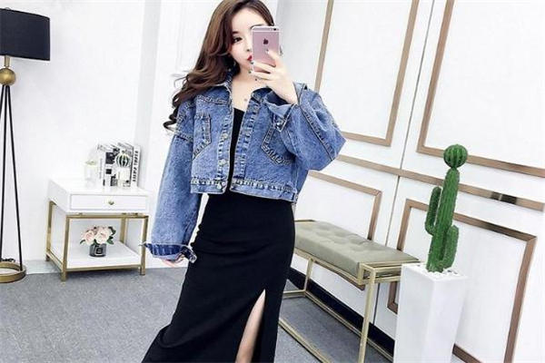 连衣裙怎么搭配外套好看 春季连衣裙搭配