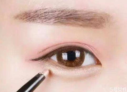 眼妆包括什么 画眼妆步骤讲解