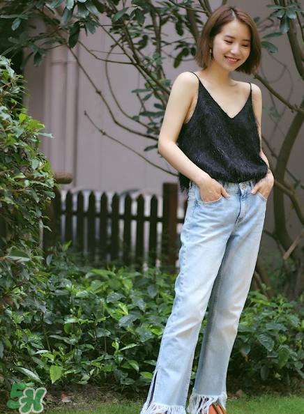 牛仔裤怎么搭配最好看？牛仔裤搭配什么上衣？