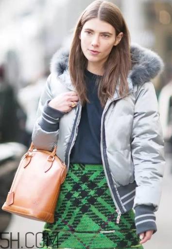 羽绒服的正确穿法 轻薄羽绒服怎么洗