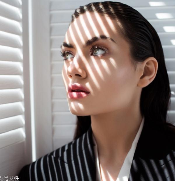 红色眼影妆容画法 冷艳混血大眼妆教程