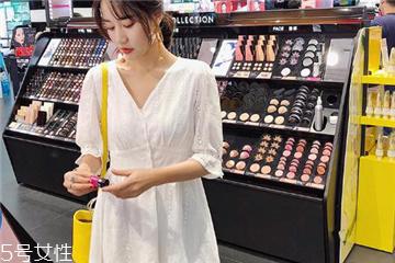 夏天穿白色裙子好看吗?夏季白色连衣裙搭配图片