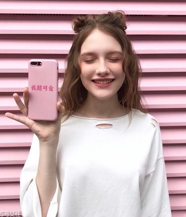 白色t恤染血怎么去掉 白色t恤有锈怎么办