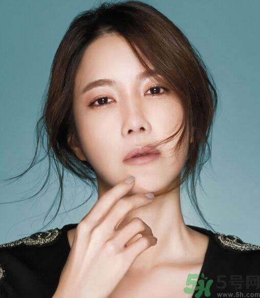 最新浅栗色妆容来袭 引领裸妆新潮流