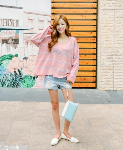 粉色针织衫搭配什么裤子？随心所欲显潮流