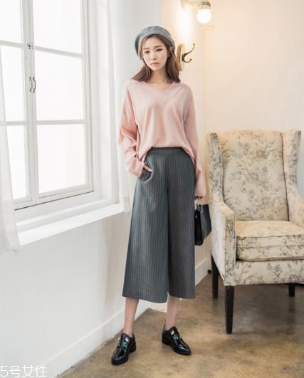 粉色针织衫搭配什么裤子？随心所欲显潮流