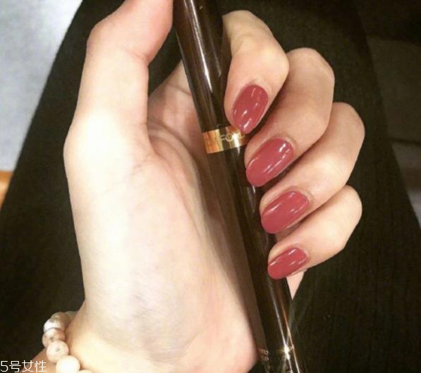 2022美甲流行色显手白 推荐这四大色
