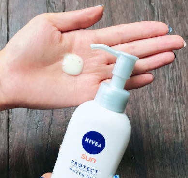 妮维雅防晒啫喱白瓶和蓝瓶区别