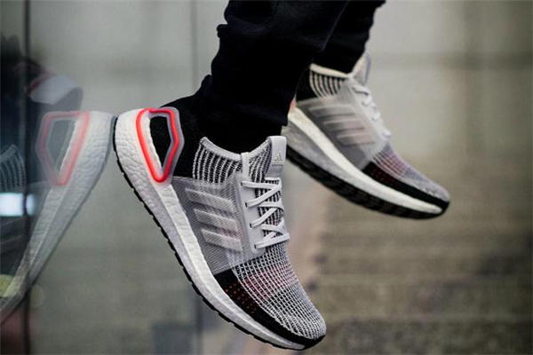 阿迪达斯ub19测评 ultraboost19脚感怎么样