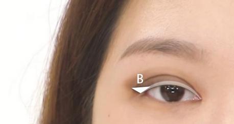 眼线液哪个牌子好用不晕染？眼角下垂画眼线图解