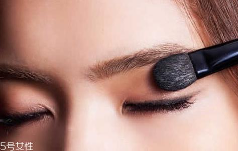 眼线液哪个牌子好用不晕染？眼角下垂画眼线图解