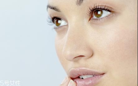 眼线液哪个牌子好用不晕染？眼角下垂画眼线图解
