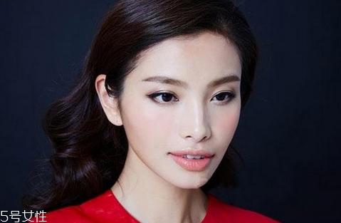 眼线液哪个牌子好用不晕染?眼角下垂画眼线图解