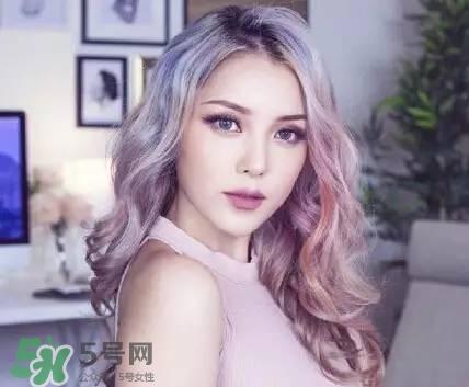 夏天头发染什么颜色好看 夏天染什么颜色的头发好看