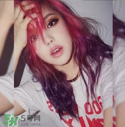 夏天头发染什么颜色好看 夏天染什么颜色的头发好看