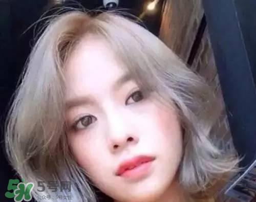 夏天头发染什么颜色好看 夏天染什么颜色的头发好看