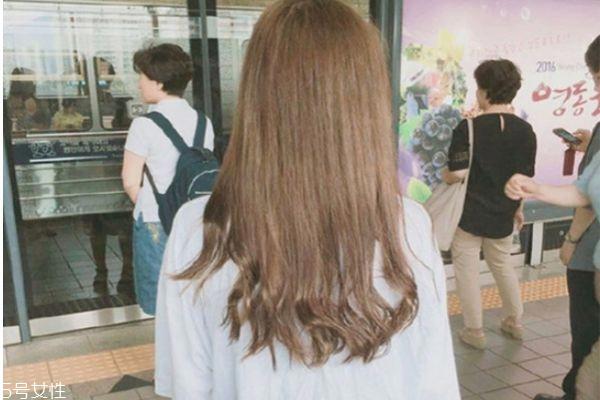 长卷发发型背影图片 学生长卷发发型图片