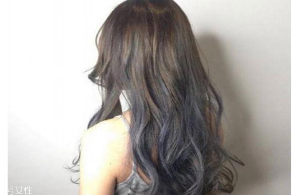 长卷发发型背影图片 学生长卷发发型图片