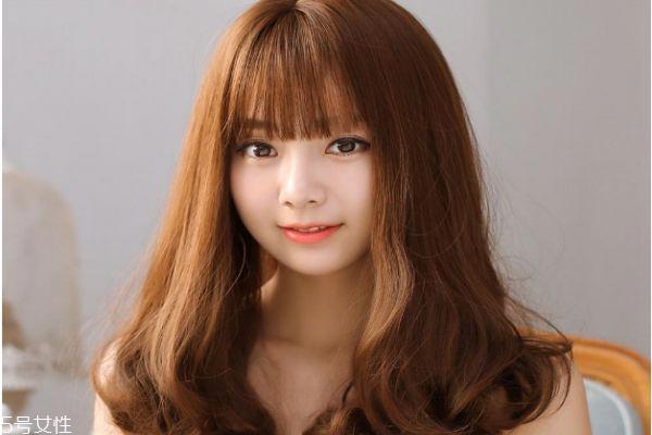 长卷发发型背影图片 学生长卷发发型图片