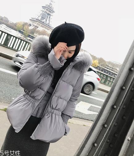 短款羽绒服怎么搭配？小个子女生的显高利器